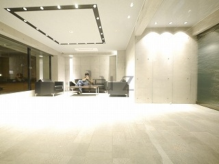 ズーム横浜のロビー
