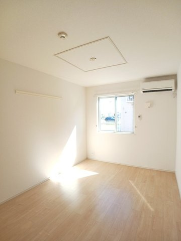 クラール元山Ｈの内装|明るい室内です