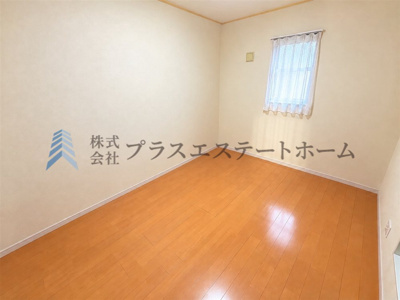 【洋室】 | 長田区西代通4丁目　戸建 | お気に入りの空間に出来ます♪
※画像は実際の写真に家具・調度品を消去するAI加工を施しています