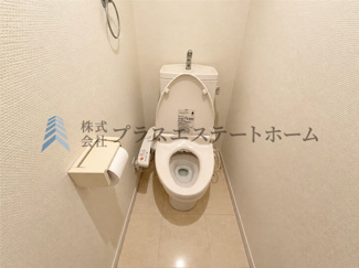 【トイレ】 | 長田区西代通4丁目　戸建 | 温水洗浄便座付きで、通年快適に利用できます♪