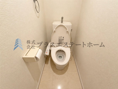 【トイレ】 | 長田区西代通4丁目　戸建 | 温水洗浄便座付きで、通年快適に利用できます♪