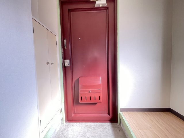 寝屋川市香里北之町の賃貸マンションの玄関