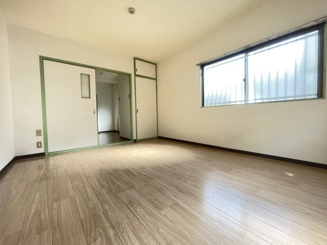 寝屋川市香里北之町の賃貸マンションの居間・リビング