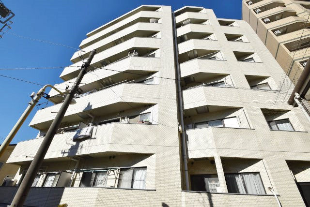 【外観】 | コスモ東長崎 | 手が行き届いた共用部が自慢の、清潔感のあるマンションです。～即日のご見学可能～　お問合せはお気軽に。