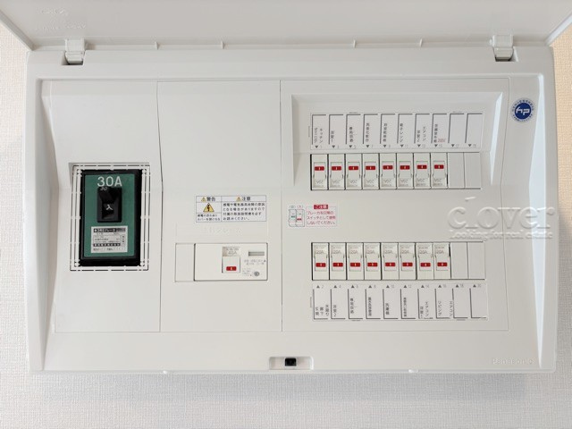 【発電・温水設備】 | コスモ東長崎 | ブレーカーや給湯設備等のお写真です。～即日のご見学可能～　お問合せはお気軽に。