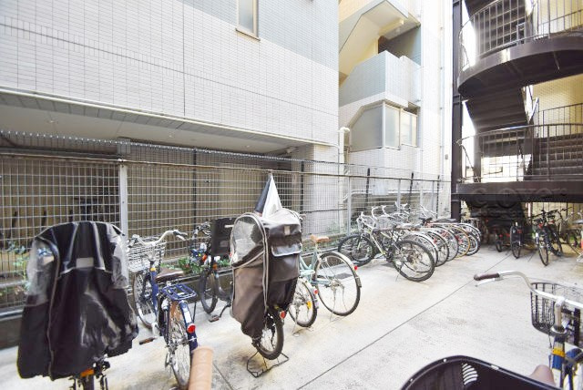 【駐輪場】 | コスモ東長崎 | 駐輪場スペース。空きの有無などは、個別にお問合せください。～即日のご見学可能～　お問合せはお気軽に。