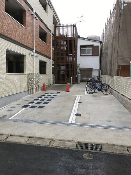 パルトネール市川の駐車場