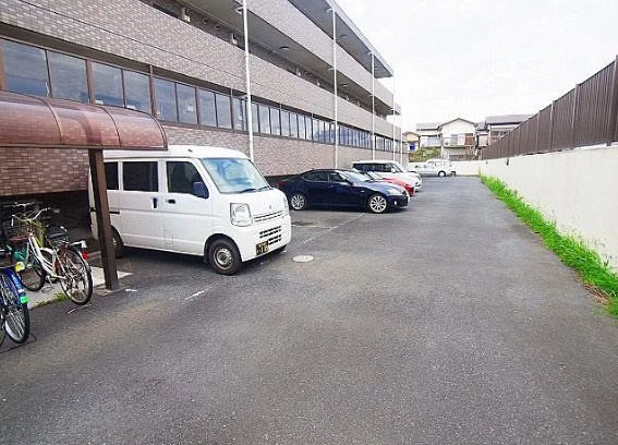 ブライトオークの駐車場