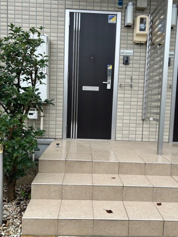 コンフォート岩倉のエントランス