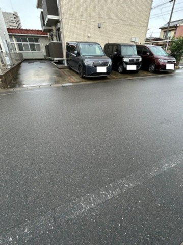 コンフォート岩倉の駐車場