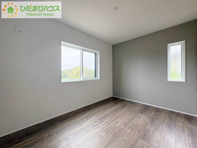タマタウン金沢町　新築戸建　1号棟の寝室|気品のある柄のアクセントクロス♪寝室をおしゃれに演出してくれます(*^^*)