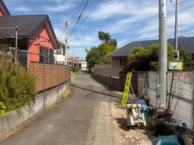清水町八幡　０１期１棟の前面道路含む現地写真