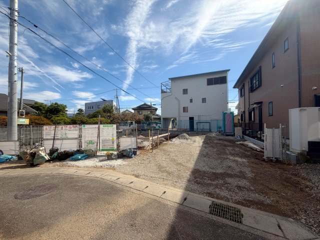 清水町八幡　０１期１棟の前面道路含む現地写真