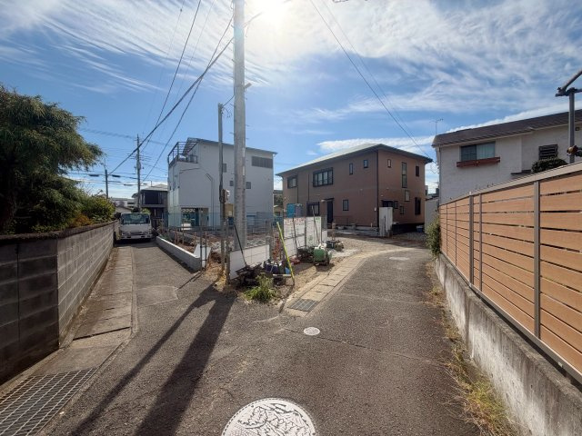 清水町八幡　０１期１棟の前面道路含む現地写真