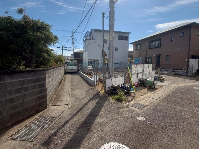 清水町八幡　０１期１棟の前面道路含む現地写真