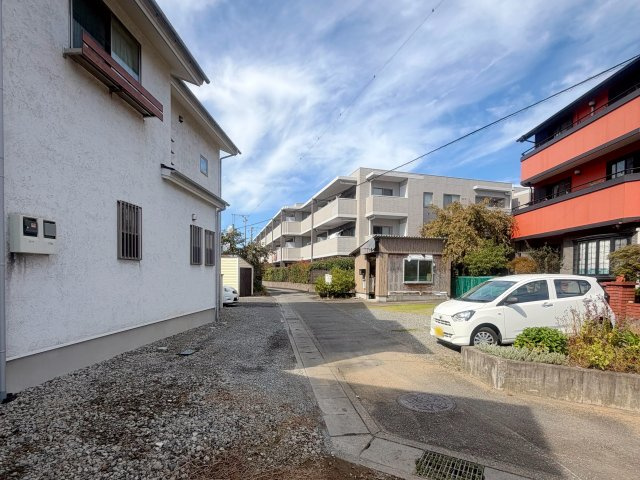 清水町八幡　０１期１棟の前面道路含む現地写真