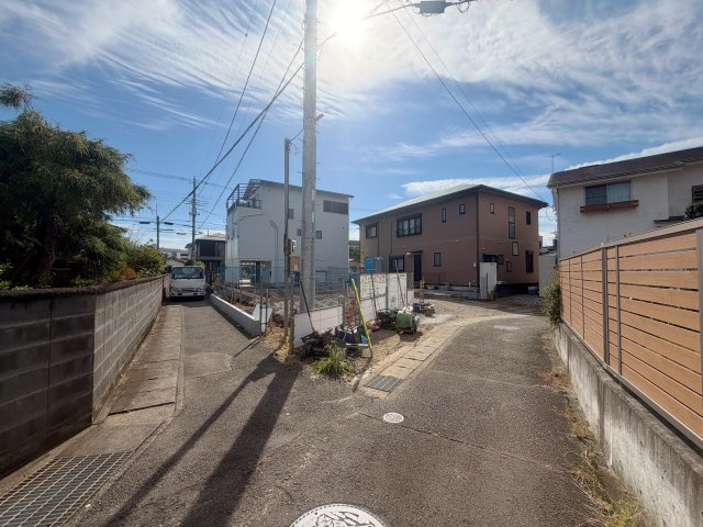 清水町八幡　０１期１棟の前面道路含む現地写真