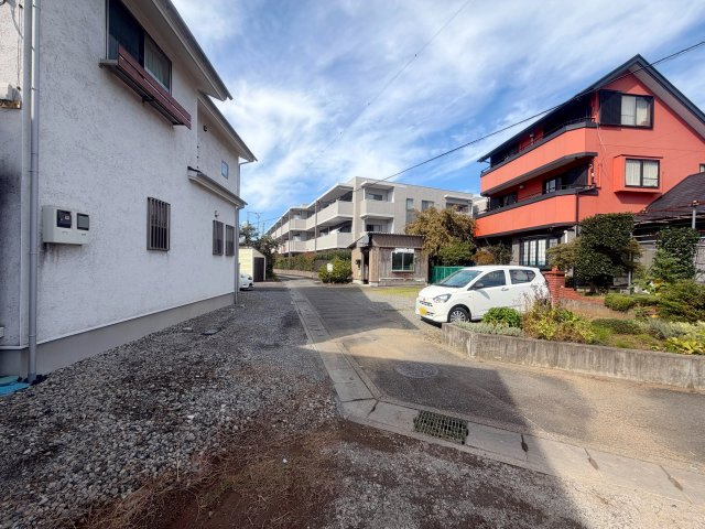 清水町八幡　０１期１棟の前面道路含む現地写真