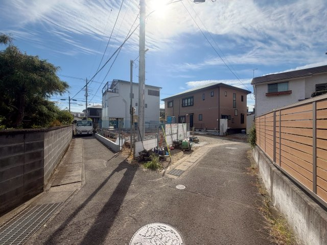 清水町八幡　０１期１棟の前面道路含む現地写真