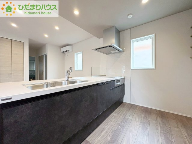 タマタウン金沢町　新築戸建　3号棟のキッチン|IHコンロでお子様とご一緒にお料理はいかがでしょうか(^^)/
