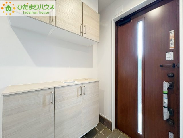 タマタウン金沢町　新築戸建　3号棟の玄関|使い勝手の良い大きなシューズボックス☆乱雑になりがちな玄関をスッキリ見せてくれます！