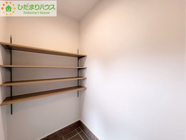 タマタウン金沢町　新築戸建　3号棟の収納|土間の玄関シューズクロークならアウトドア用品やベビーカーも土汚れを気にせずスッキリ収納できます。