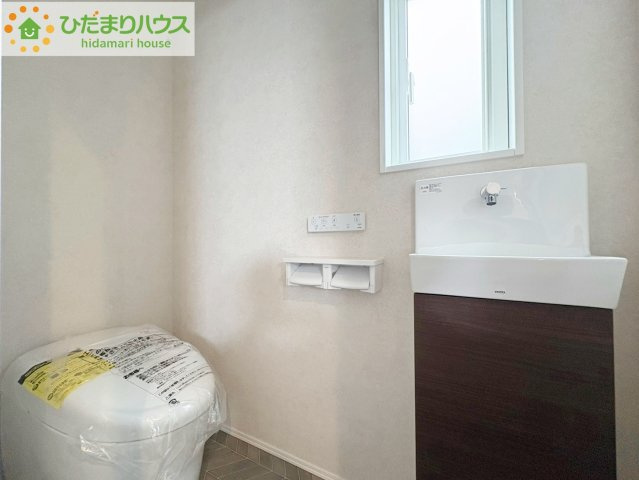 タマタウン金沢町　新築戸建　3号棟のトイレ|環境にもやさしい、少ない水量でしっかり流す節水型トイレを設置！