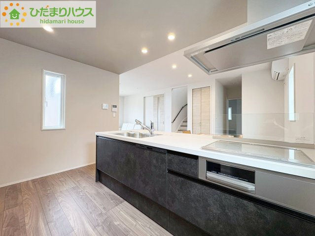 タマタウン金沢町　新築戸建　3号棟のキッチン|ご家族と会話しながら、お料理だって出来ちゃいます☆彡