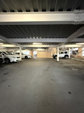 ダイアパレス北5条の駐車場