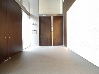ズーム横浜スクエアのエントランス