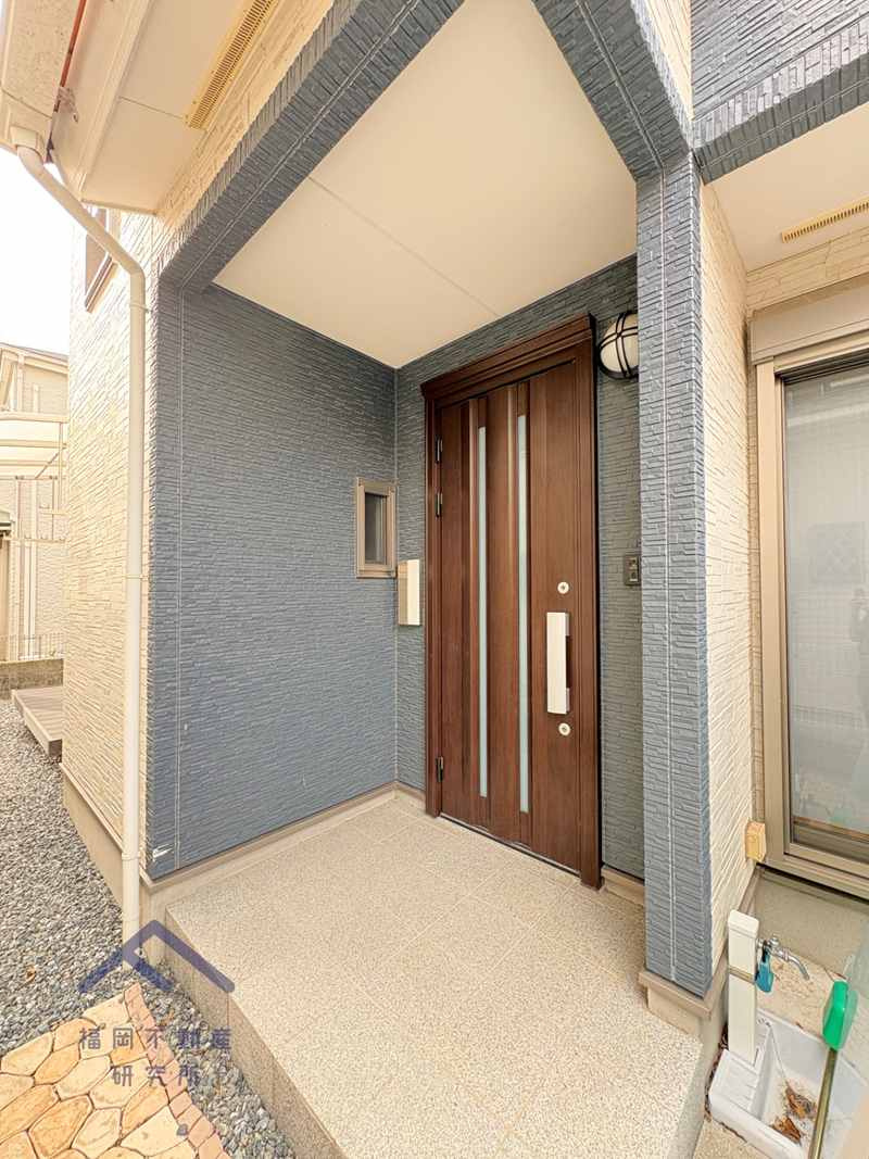 福岡市早良区原8丁目戸建ての玄関