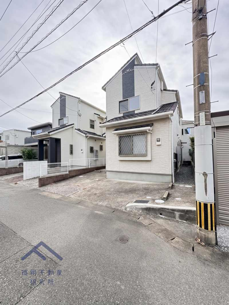 福岡市早良区原8丁目戸建ての前面道路含む現地写真