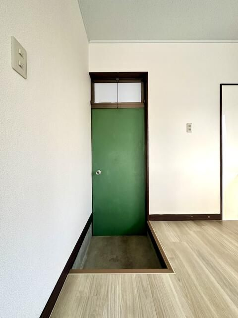 ハイツアダチの玄関