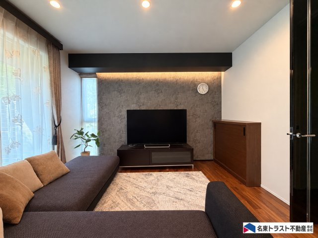 名東区神里二丁目戸建の居間・リビング|LDK②　(CGによる家具・小物消し加工処理を施しております。実際の現地とは異なる場合がございます。)