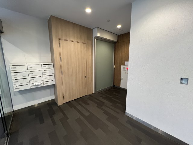 大阪市中央区南本町２丁目の店舗事務所のロビー