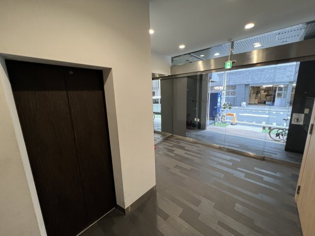 大阪市中央区南本町２丁目の店舗事務所のロビー
