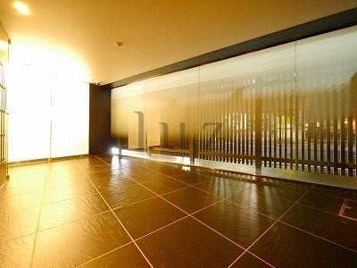 ラフォンス|高級感漂うエントランスです。