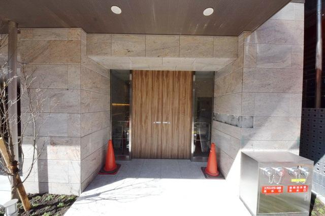台東区上野７丁目の賃貸マンションのエントランス