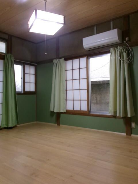 中野区中央４丁目貸家の居間・リビング|LINEでのお問い合わせもお待ちしております♪