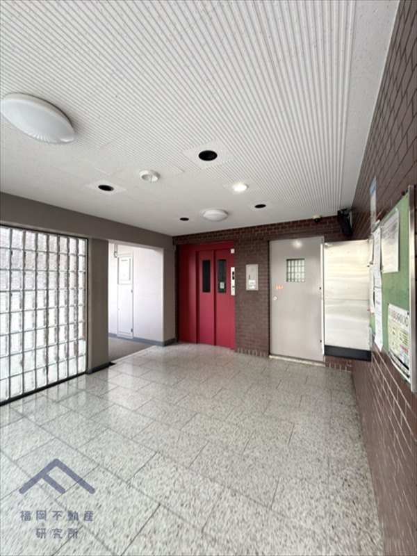 新栄アンピール南福岡のエントランス