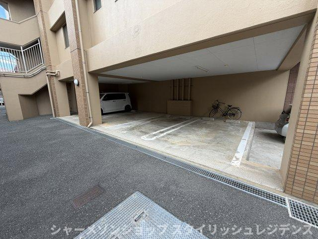 ルフラン東新町の駐車場