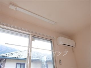 フローラル清水　Ｂ棟のその他|便利な室内物干しとエアコンあり