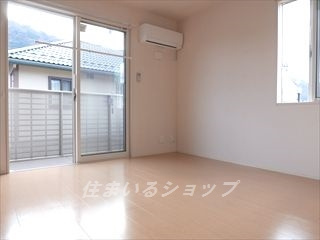 フローラル清水　Ｂ棟の居間・リビング