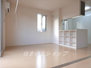 フローラル清水　Ｂ棟の居間・リビング|人気の対面キッチン