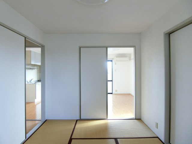 【和室】 | シーサイドオクダ　A棟 | イメージ101号室の写真（反転あり）