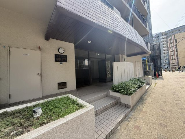 神戸市中央区相生町５丁目の賃貸マンションのエントランス
