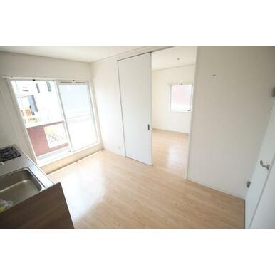 芦屋市伊勢町のアパートの居間・リビング