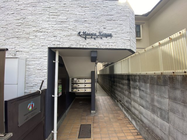 神戸市東灘区甲南町４丁目の賃貸マンションのエントランス
