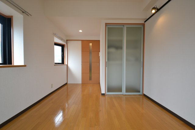 神戸市中央区神若通１丁目の賃貸マンションの居間・リビング
