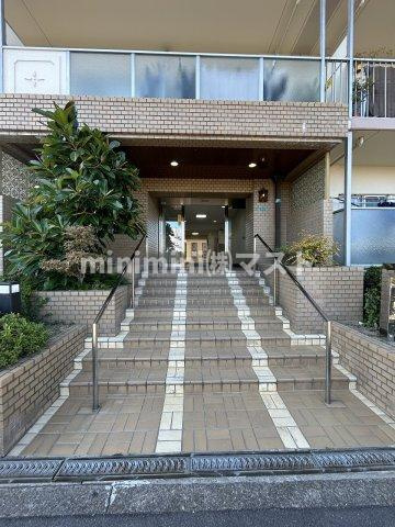 ファミリープラザ朝潮橋B棟のエントランス